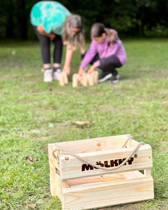 Ahoj kamarádi, 

v našem tábořišti #bezkempu pro vás máme novinku🤩 Můžete si zahrát super hru @molkky 💚
Spousta srandy, soutěživost probuzená na maximum pro velké i malé👍
Zátěžový test na našem letním táboře 💯

#mölkky #hradolesa #hranatabor #novinka #teepee #bezkempu #taborenisdetmi #dolesasdetmi #zabava #farmajede